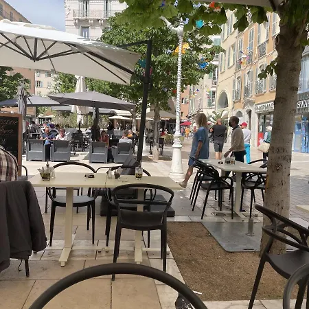 Appartamento Mignon Calme Douillet Ascenseur Clim étage élevé Proche Parking Et Toutes Commodités Au Coeur Du Historique Tolone