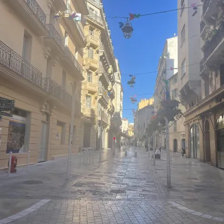 Mignon Calme Douillet Ascenseur Clim étage élevé Proche Parking Et Toutes Commodités Au Coeur Du Historique