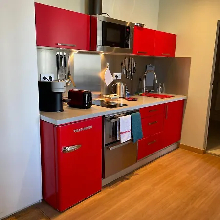 Mignon Calme Douillet Ascenseur Clim Etage Eleve Proche Parking Et Toutes Commodites Au Coeur Du Historique * Toulon