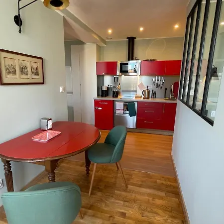 Mignon Calme Douillet Ascenseur Clim Etage Eleve Proche Parking Et Toutes Commodites Au Coeur Du Historique Apartment Toulon