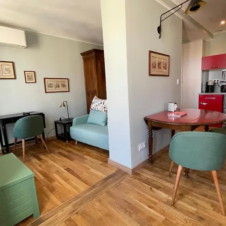 Apartment Mignon Calme Douillet Ascenseur Clim Etage Eleve Proche Parking Et Toutes Commodites Au Coeur Du Historique *