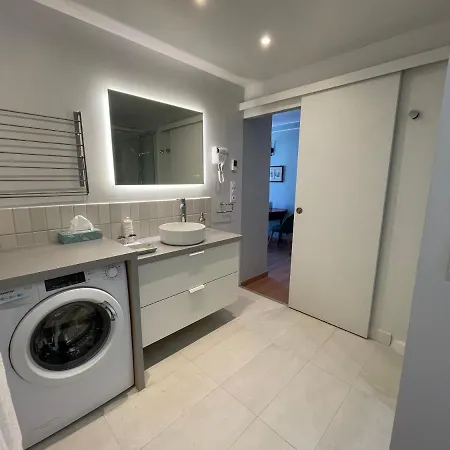 Mignon Calme Douillet Ascenseur Clim Etage Eleve Proche Parking Et Toutes Commodites Au Coeur Du Historique * Toulon