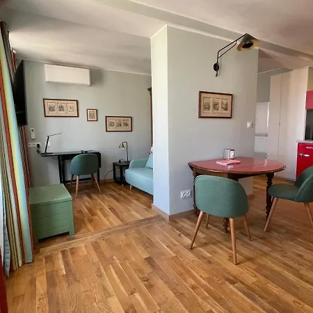 Appartement Mignon Calme Douillet Ascenseur Clim Etage Eleve Proche Parking Et Toutes Commodites Au Coeur Du Historique