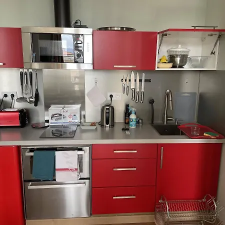 Mignon Calme Douillet Ascenseur Clim Etage Eleve Proche Parking Et Toutes Commodites Au Coeur Du Historique Appartement