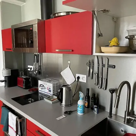 Mignon Calme Douillet Ascenseur Clim Etage Eleve Proche Parking Et Toutes Commodites Au Coeur Du Historique Toulon