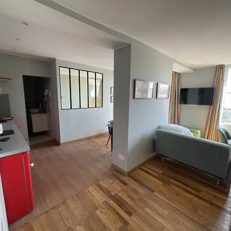 Appartement Mignon Calme Douillet Ascenseur Clim Etage Eleve Proche Parking Et Toutes Commodites Au Coeur Du Historique Toulon