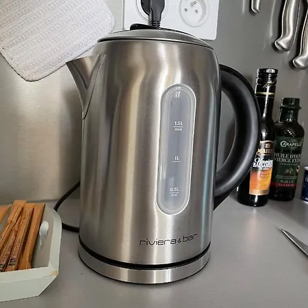 Mignon Calme Douillet Ascenseur Clim Etage Eleve Proche Parking Et Toutes Commodites Au Coeur Du Historique Toulon