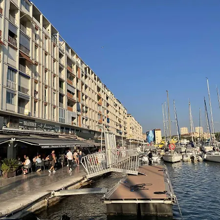 Apartamento Mignon Calme Douillet Ascenseur Clim Etage Eleve Proche Parking Et Toutes Commodites Au Coeur Du Historique Toulon