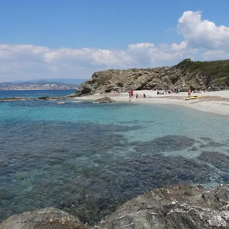 Mignon Calme Douillet Ascenseur Clim Etage Eleve Proche Parking Et Toutes Commodites Au Coeur Du Historique Toulon