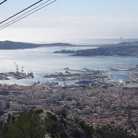 Mignon Calme Douillet Ascenseur Clim Etage Eleve Proche Parking Et Toutes Commodites Au Coeur Du Historique * Toulon