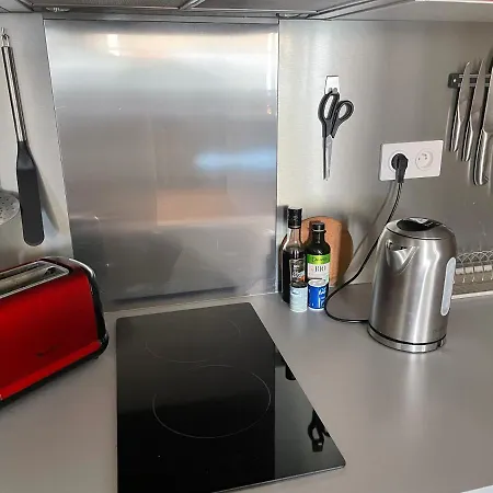 Mignon Calme Douillet Ascenseur Clim Etage Eleve Proche Parking Et Toutes Commodites Au Coeur Du Historique Appartement Toulon