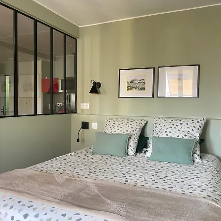 Mignon: Cozy Elevated In Historic Apartment *