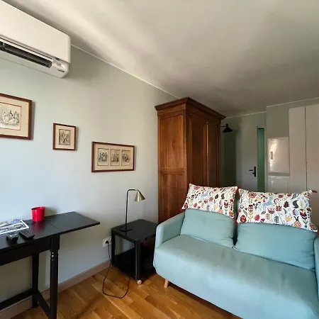 Mignon Calme Douillet Ascenseur Clim Etage Eleve Proche Parking Et Toutes Commodites Au Coeur Du Historique *