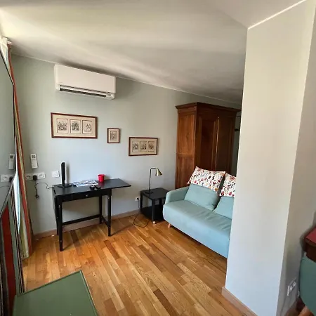 Mignon Calme Douillet Ascenseur Clim Etage Eleve Proche Parking Et Toutes Commodites Au Coeur Du Historique Apartment *