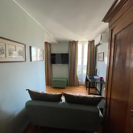 Mignon Calme Douillet Ascenseur Clim Etage Eleve Proche Parking Et Toutes Commodites Au Coeur Du Historique