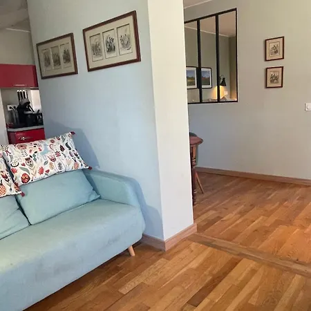 Apartamento Mignon Calme Douillet Ascenseur Clim Etage Eleve Proche Parking Et Toutes Commodites Au Coeur Du Historique Toulon