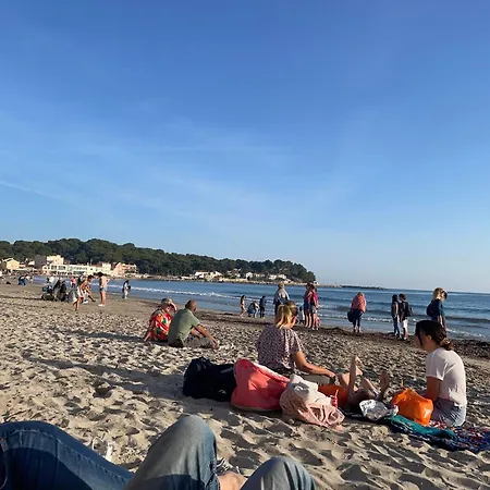 Mignon Calme Douillet Ascenseur Clim Etage Eleve Proche Parking Et Toutes Commodites Au Coeur Du Historique