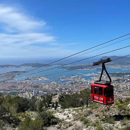 Mignon Calme Douillet Ascenseur Clim Etage Eleve Proche Parking Et Toutes Commodites Au Coeur Du Historique Apartamento Toulon
