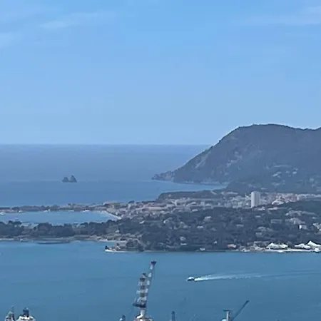 Mignon Calme Douillet Ascenseur Clim Etage Eleve Proche Parking Et Toutes Commodites Au Coeur Du Historique * Toulon