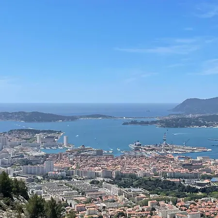 Mignon Calme Douillet Ascenseur Clim Etage Eleve Proche Parking Et Toutes Commodites Au Coeur Du Historique Apartamento Toulon