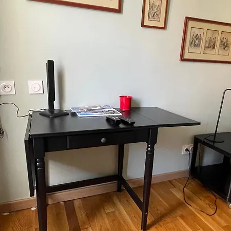 Mignon Calme Douillet Ascenseur Clim Etage Eleve Proche Parking Et Toutes Commodites Au Coeur Du Historique *